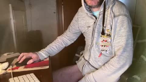 kissofbanned1983 online show from 3, 5, 2026