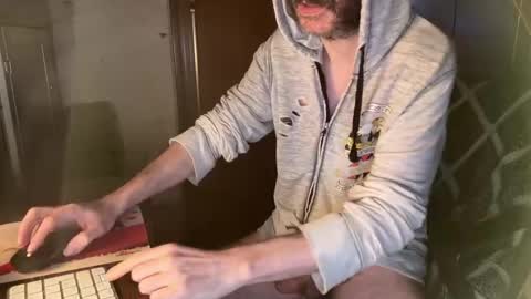 kissofbanned1983 online show from 5, 5, 2026
