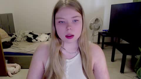 Jennyblonde and Emmabrunette online show from 22, 9, 2025