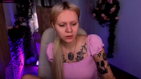 Snapshot of kitten_murray chatting on 25, 11, 2025 barbara online show from 25, 11, 2025