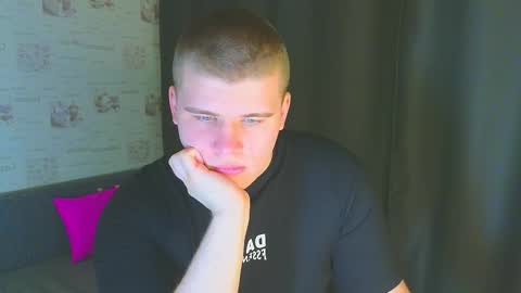 Snapshot of kittenmur chatting on 14, 11, 2025 Vlad online show from 14, 11, 2025