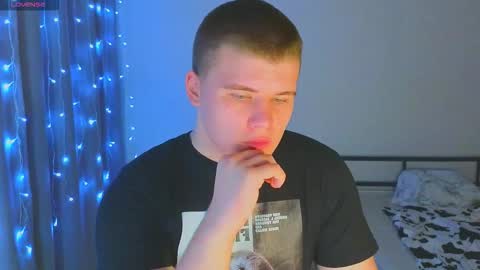 Snapshot of kittenmur chatting on 24, 11, 2025 Vlad online show from 24, 11, 2025