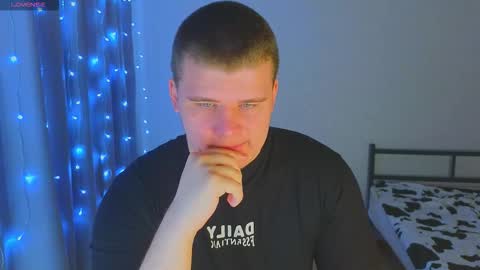 Snapshot of kittenmur chatting on 26, 11, 2025 Vlad online show from 26, 11, 2025