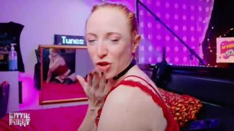 Snapshot of kittiepurry chatting on 10, 9, 2025 Kittie Purry online show from 10, 9, 2025