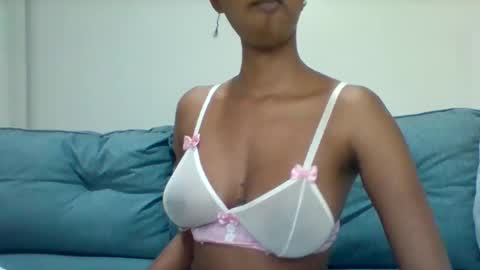 Snapshot of kitty_lil23 chatting on 13, 5, 2026 kitty_lil23 online show from 13, 5, 2026