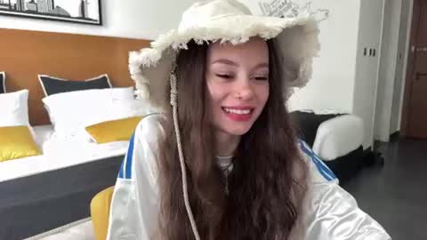 Snapshot of kittybaeray chatting on 19, 7, 2026 Rayna online show from 19, 7, 2026