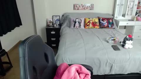 Snapshot of kittykat18x chatting on 6, 10, 2025 Isabel online show from 6, 10, 2025