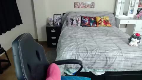 Snapshot of kittykat18x chatting on 9, 10, 2025 Isabel online show from 9, 10, 2025