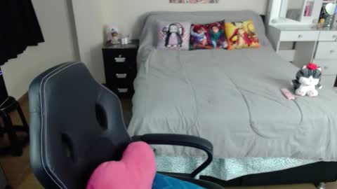 Snapshot of kittykat18x chatting on 12, 10, 2025 Isabel online show from 12, 10, 2025