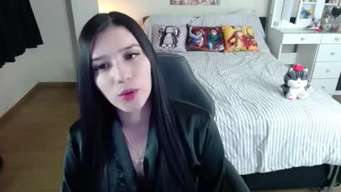 Snapshot of kittykat18x chatting on 5, 11, 2025 Isabel online show from 5, 11, 2025