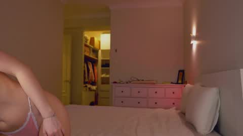 Snapshot of kittymeow_xxx chatting on 16, 5, 2026 Sofia online show from 16, 5, 2026