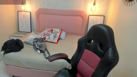  K I T T  Y  online show from 5, 12, 2025