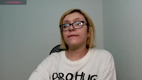 Kitty Trixy online show from 5, 5, 2026