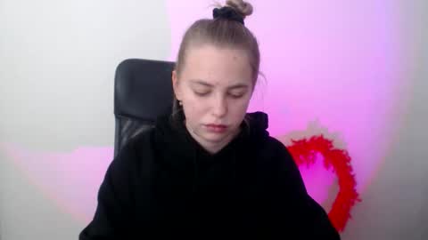 Snapshot of klerkarina chatting on 22, 10, 2025 klerkarina online show from 22, 10, 2025