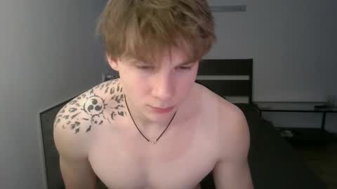 Snapshot of knotsiemens chatting on 22, 11, 2025 Adam online show from 22, 11, 2025