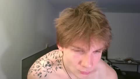 Snapshot of knotsiemens chatting on 30, 11, 2025 Adam online show from 30, 11, 2025