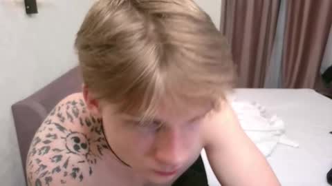 Snapshot of knotsiemens chatting on 19, 12, 2025 Adam online show from 19, 12, 2025