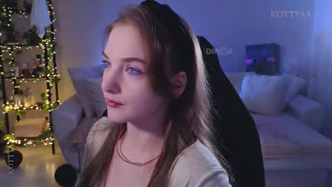 Kottyaa cb FOLLOWING  online show from 7, 11, 2025