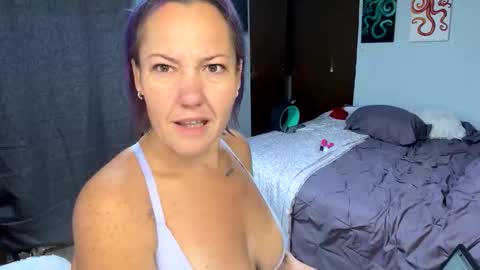 Snapshot of kreamyk420 chatting on 24, 10, 2025 kreamyk420 online show from 24, 10, 2025