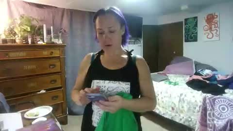 Snapshot of kreamyk420 chatting on 10, 11, 2025 kreamyk420 online show from 10, 11, 2025