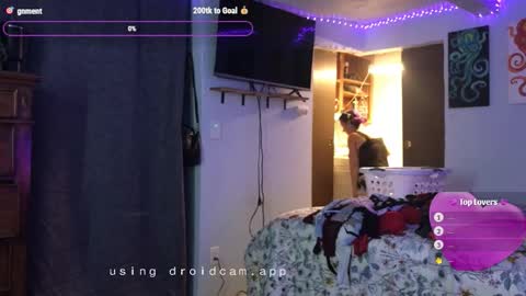 Snapshot of kreamyk420 chatting on 19, 11, 2025 kreamyk420 online show from 19, 11, 2025