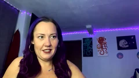 Snapshot of kreamyk420 chatting on 27, 11, 2025 kreamyk420 online show from 27, 11, 2025