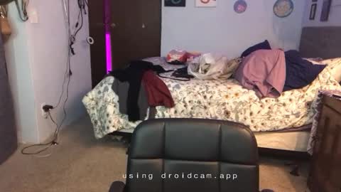 Snapshot of kreamyk420 chatting on 18, 12, 2025 kreamyk420 online show from 18, 12, 2025