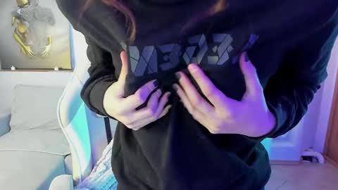 Snapshot of krisdoeil chatting on 17, 12, 2025 krisdoeil online show from 17, 12, 2025