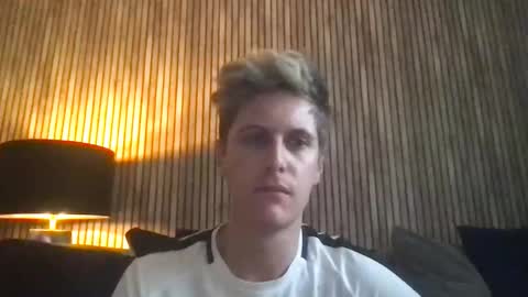 Snapshot of krisl77 chatting on 31, 3, 2026 krisl77 online show from 31, 3, 2026