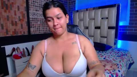 kriss_sweetboobs online show from 26, 9, 2025