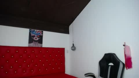 kriss_sweetboobs online show from 11, 5, 2026