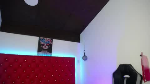 kriss_sweetboobs online show from 12, 5, 2026