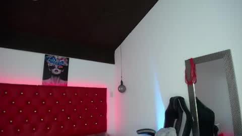 kriss_sweetboobs online show from 18, 5, 2026