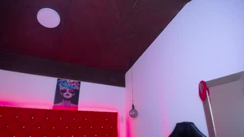 kriss_sweetboobs online show from 27, 5, 2026