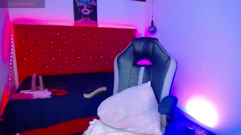 kriss_sweetboobs online show from 5, 6, 2026