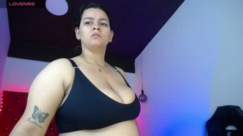 kriss_sweetboobs online show from 9, 6, 2026