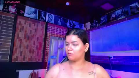 kriss_sweetboobs online show from 27, 6, 2026
