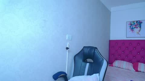 kriss_sweetboobs online show from 10, 7, 2026