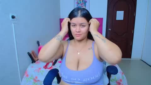 kriss_sweetboobs online show from 14, 7, 2026