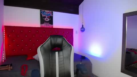 kriss_sweetboobs online show from 4, 8, 2026