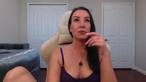 Krissy online show from 3, 2, 2025