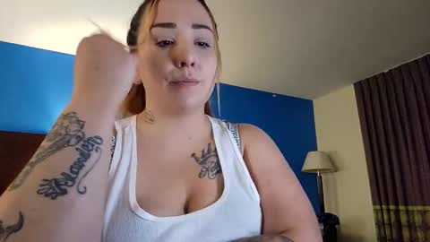 Snapshot of kristalndaddy chatting on 17, 11, 2025 KristalDaddy online show from 17, 11, 2025