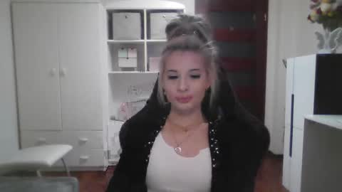 KristineAmore online show from 9, 10, 2025