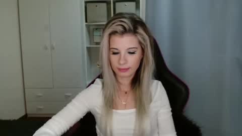 KristineAmore online show from 6, 11, 2025