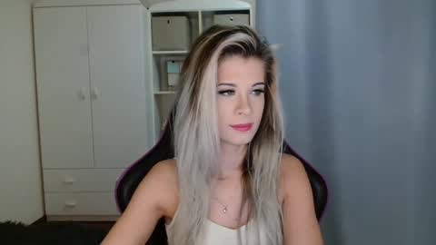 KristineAmore online show from 30, 11, 2025