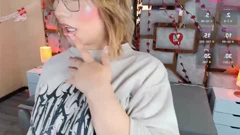 Snapshot of kristtal_key chatting on 19, 9, 2025 Kristtal online show from 19, 9, 2025