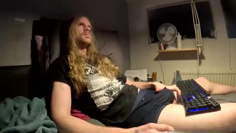 Snapshot of krullz123 chatting on 16, 12, 2025 Krullz online show from 16, 12, 2025