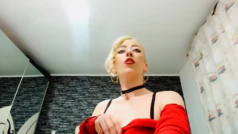 Snapshot of krystal_desire chatting on 3, 1, 2025 krystal desire online show from 3, 1, 2025