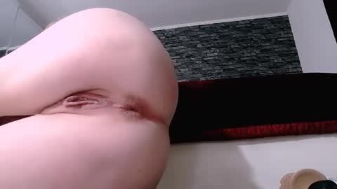 Snapshot of krystal_desire chatting on 7, 10, 2025 krystal desire online show from 7, 10, 2025