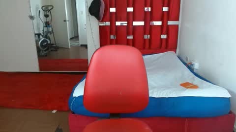 Snapshot of krystal_thomson chatting on 28, 10, 2025 KRYSTAL THOMSON online show from 28, 10, 2025